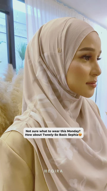 Hegira Hijab Inspired Tweely So Basic Shephia Instant Collection