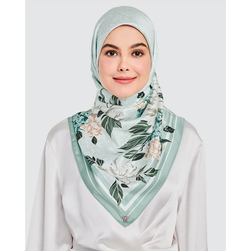 Naelofar 8irthday - Floral Monogram Square The Original Collection