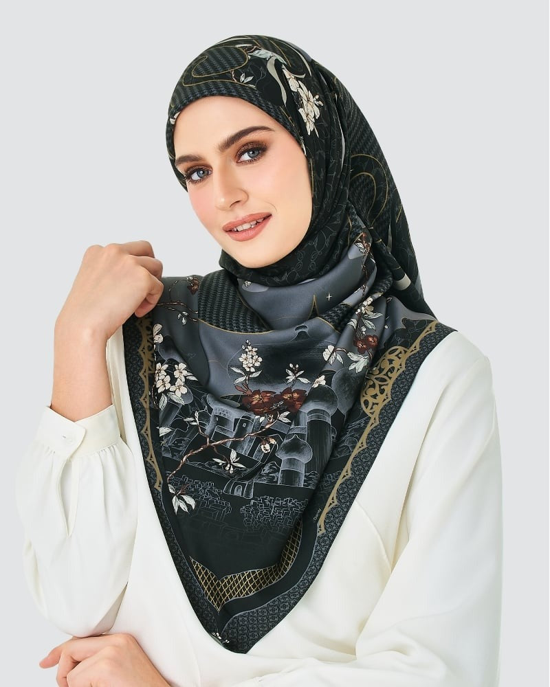Naelofar X Disney Aladdin Square The Original Collection