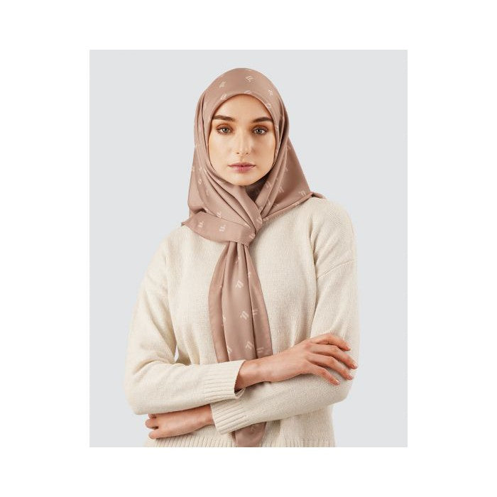 Naelofar GO FAR Moda Square The Original Collection